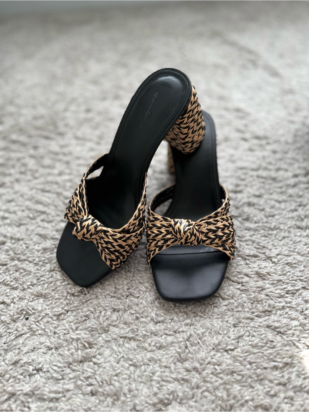 Universal Thread Knot Heels - Picture 2 of 4